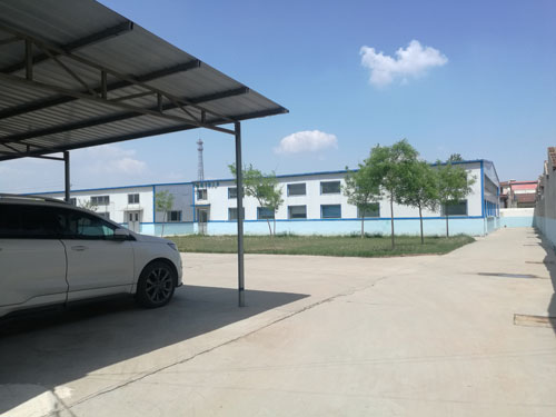 德州健之源地處魯西北平原，毗鄰黃河故道森林公園，生產(chǎn)條件環(huán)境優(yōu)越，擁有現(xiàn)代化的廠房，標(biāo)準(zhǔn)化的生產(chǎn)車間，公司擁有三證：SC食品生產(chǎn)許可證、GMP證、食品出口生產(chǎn)企業(yè)證書(shū)，生產(chǎn)過(guò)程中采用ISO22000管理體系進(jìn)行科學(xué)管理，并擁有近十年的生產(chǎn)加工經(jīng)驗(yàn)，產(chǎn)品口感、湯色、功效等各項(xiàng)指標(biāo)均能達(dá)到客戶滿意，生產(chǎn)采用全自動(dòng)帶線帶牌袋泡茶包裝機(jī)生產(chǎn)線，有全套的粉碎和超微粉碎、分篩、烘干、滅菌、制粒、制袋等設(shè)備，科學(xué)的生產(chǎn)工藝和嚴(yán)格規(guī)范的滅菌殺毒技術(shù)。